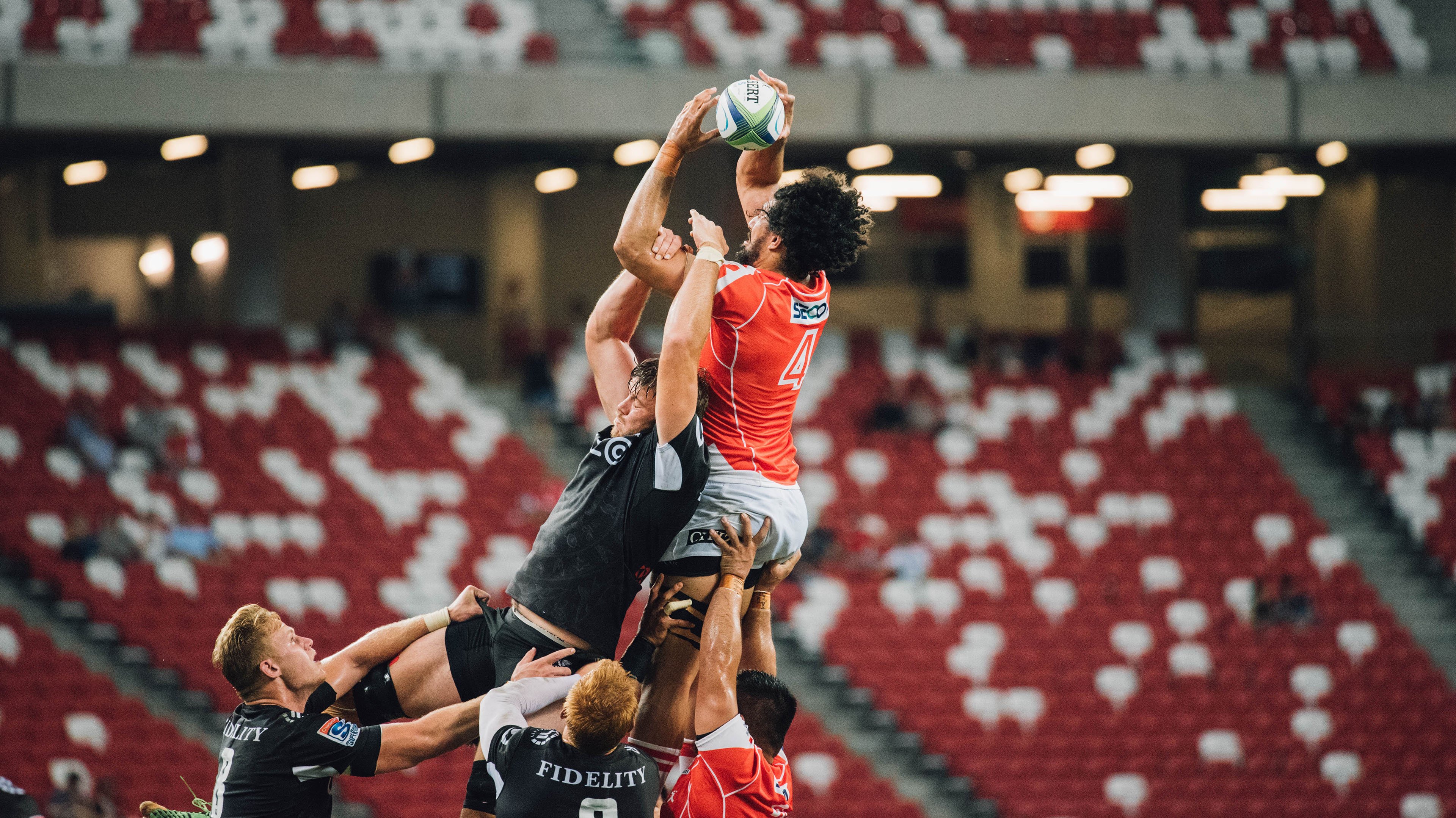 赛道上的心跳，爱德华兹在F1年度争冠之夜的传奇逆转